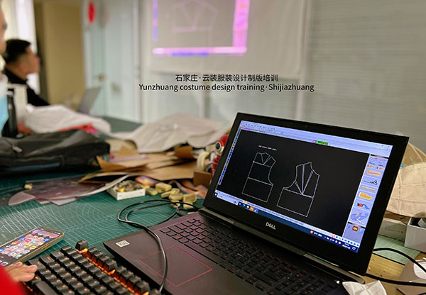 【云裝，日?！? /></a>
                                <h3><a href=